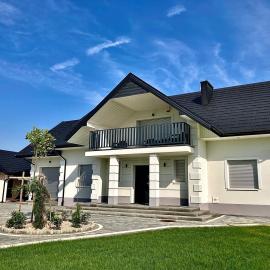 Apartamenty Noclegowe U Bartosza, מלון בOdrzechowa