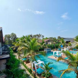 Raya Resorts – hotel w mieście North goa