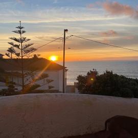 Maçãs Home-Sky sea view at The Beach, hotel i Colares