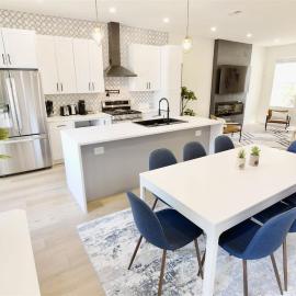 Pristine Petworth Family Home w Street Parking