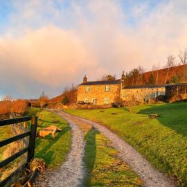 Luxury Cottage above Embsay Reservoir with Sunrise-to-Sunset Views, hotel in Embsay