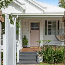 Exquisite, Stunning & Central! CDB Fringe Cottage!