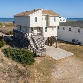 Summer Days 4 Bedroom Oceanfront Home, hótel í Kill Devil Hills
