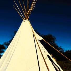 Comanche Teepee at Nomad Landing، فندق في كلايتون