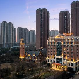 Ramada by Wyndham Zhumadian West Station, hotel em Zhumadian