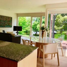 Lake Daylesford Villa2 Lake frontage pet friendly