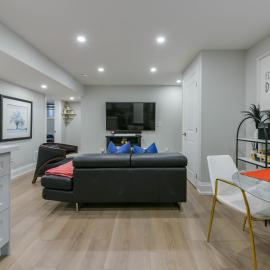 2 Bedroom Private Suite-Parking-Near Hospital and Airport, hotel in Oakville