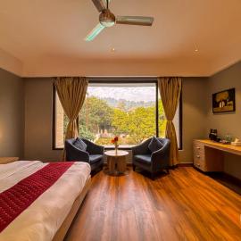The Maple Woods Resort, hotelli kohteessa Rāmnagar