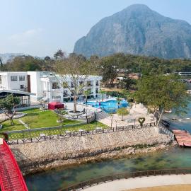 Daoneua Riverside Resort, hotel in Muang Fuang