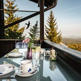 Ferienwohnung Weitblick mit Südbalkon: Thurmansbang şehrinde bir otel