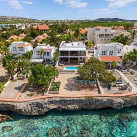 Villa Hamlet Harmony right by the sea with a cooling private pool