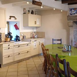 Maison spacieuse à Bertignat avec jardin et espace jeux,