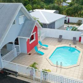 Villa spacieuse avec piscine à Sainte-Anne