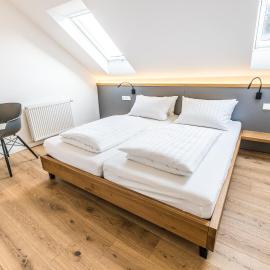 BG Living & Hosting - Historisches Ferienhaus "Saustall" im Zentrum von Wittlich - Nähe Mosel & Eifel, Privatparkplatz, WLAN, bis 4 Personen，維特利希的飯店