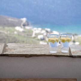 Ydrousa maisonette 2, Isternia, Tinos، فندق في Istérnia