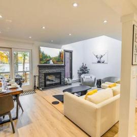 Scandi Lakefront Condo Near Big Boulder Ski!، فندق في ليك هارمونى