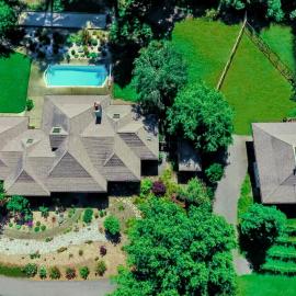 Luxe Villa Estate, Sonoma, Private Creek, Hot Tub, Pool, Bocce, готель у місті Себастопол