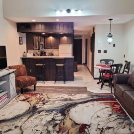 Little Womens Villa Condo 1 mile from Parkway