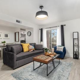 Cozy UF Condo - Near Shands UF VA on Archer Road !, hotell i Gainesville