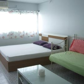 T8 Guest House Don Mueang Challenger、Thung Si Kanのホテル