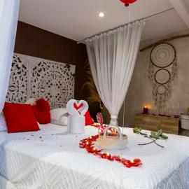 Une Clé Pour Deux - Chambre romantique avec Patio & Spa privatifs