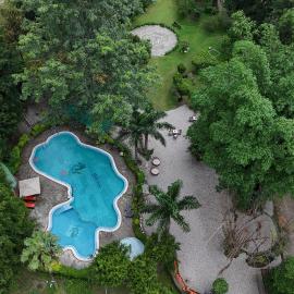 The Solluna Resort, khách sạn ở Marchula