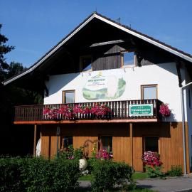 Frühstückspension Mayer-Schiller, viešbutis mieste Bernrydas