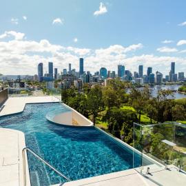 "The Mowbray"-Luxury,rooftop pool,gym,free parking, hotel in Brisbane
