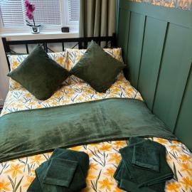 Cosy Studio Near Park and Town, viešbutis mieste Bromsgrovas