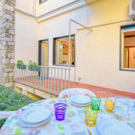 2 Bedroom Nice Apartment In Chiavari, hotel u gradu 'Chiavari'