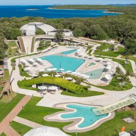 Camping Homes Mon Perin, hotelli kohteessa Bale