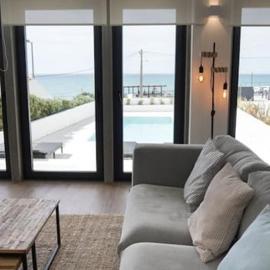 Maçãs Home-Land Sea View at The Beach، فندق في Colares