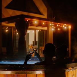 Osada pod Gwiazdami Łasko & SPA - Family ogrodzony dom, 150m do prywatnego stawu z plażą i kajakami, kominek, grill, ognisko, KAJAKI, Plaża, JEZIORA, opcja prywatnego JACUZZI, hotel in Łasko