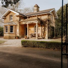 The Gate Lodge by Mint Stays, hotel a Biddlestone