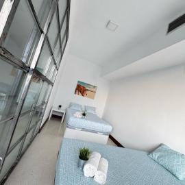 LUMINOSOS APARTAMENTOS POZUELO a 8 MINUTOS DE PALACIO REAL, hotel in Madrid