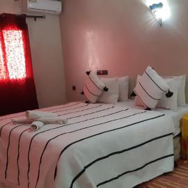 Hôtel Restaurant Dar Al Madina, khách sạn ở Tinerhir