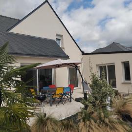 Maison 130 m2 4 chambres, hotel in Landaul