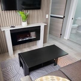 Quiet Modern Two Bedroom Apartment with Gym, hotel v mestu Tulsa