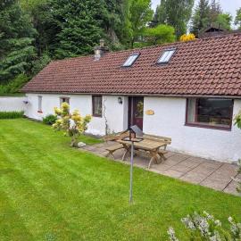 Ivy Tree Cottage, hotel di Morenish