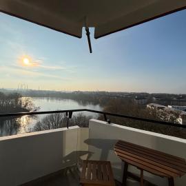 Lakeview Design Apartment