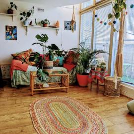 Colourful en-suite room in a penthouse on the docks!