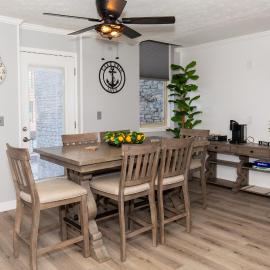 NEW! Remodeled & Upgraded Vacation Apartment, готель у місті Сендаскі