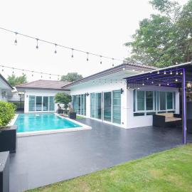 Pool Villa near Chiang Mai city with WiFi, hotel v destinaci Saraphi