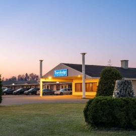 Travelodge by Wyndham Grand Falls, готель у місті Ґранд-Фоллс