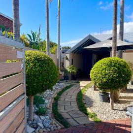 Dolphin Circle Bed and Breakfast, hotel di Plettenberg Bay