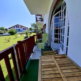 Hendaye a 6mn a pied de la plage parking privé, hotell i Hendaye