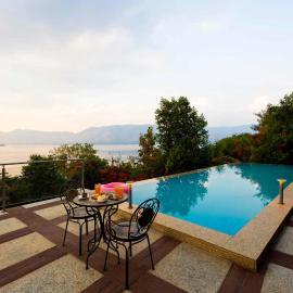 StayVista's Laguna Escape - Wai - 4BHK Villa with Infinity Pool & Viewing Deck