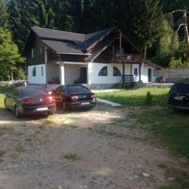 Casa de sub pădure, отель в городе Valcea