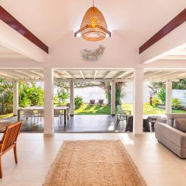 Villa Vanaki - Beachfront Villa 4BR w AC