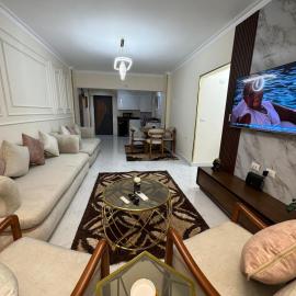 Luxurious and distinctive apartment in Obour شقه فاخره ومميزه في العبور, hotel in ‘Ezbet el-Insha